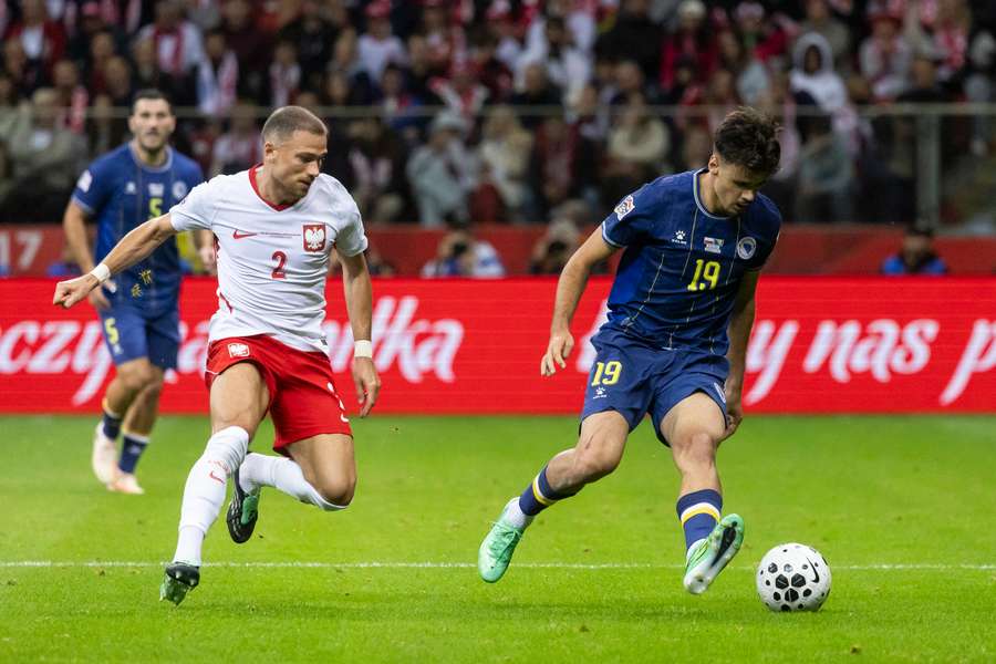 Matty Cash w walce z trudnym do upilnowania Alajbegoviciem