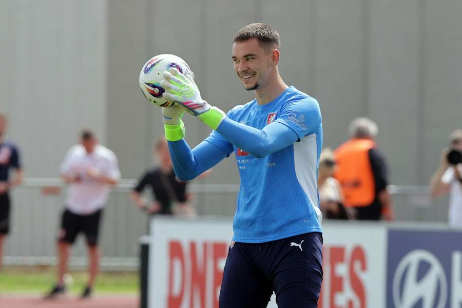 Český reprezentační brankář Matěj Kovář by měl v pondělí přestoupit do PSV.