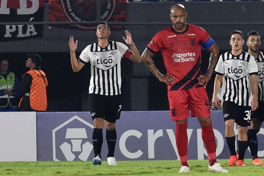 Óscar Cardozo fez o gol do Libertad no primeiro tempo