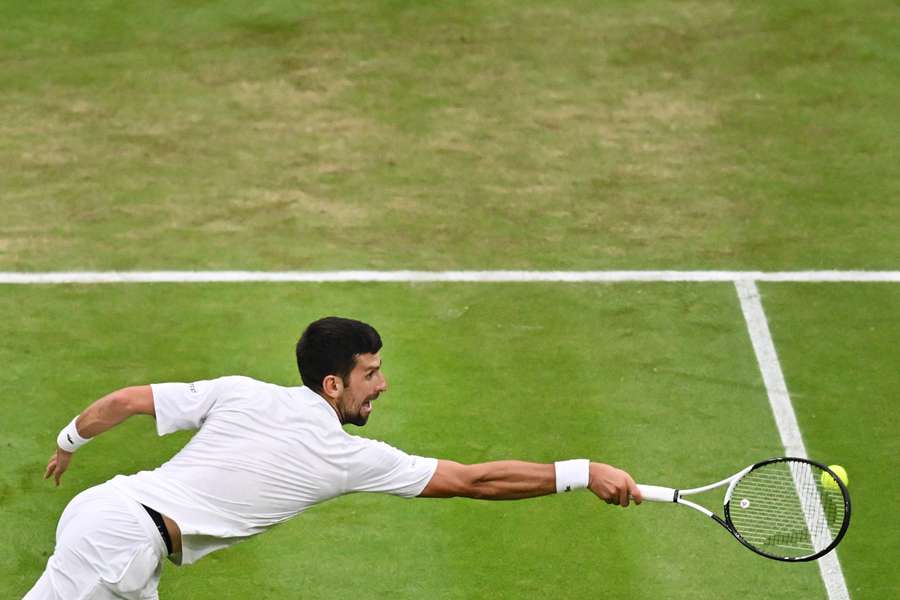 Djokovic bate Sinner e fará final de Wimbledon com Alcaraz, que supera  Medvedev na outra semi - Estadão