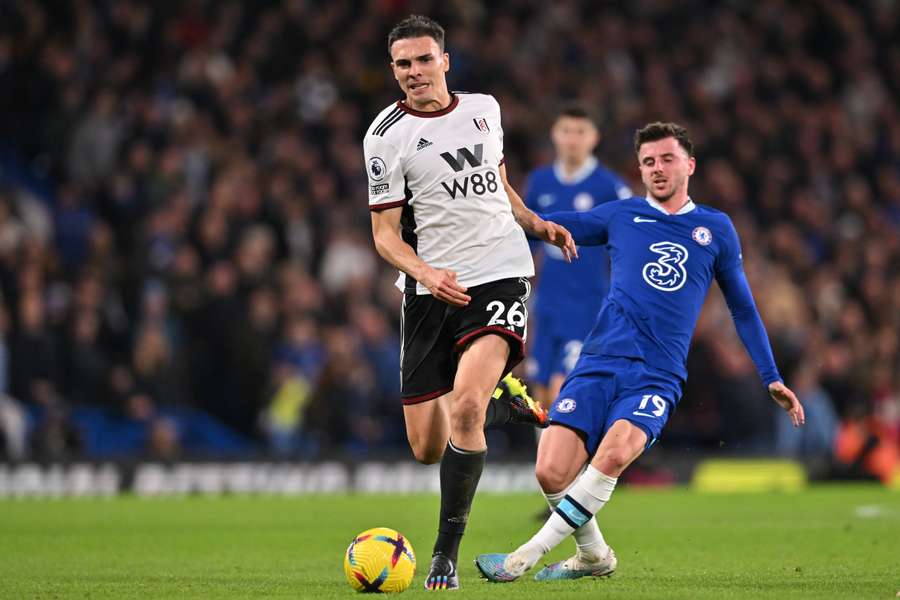 Fulham's Portuguese midfielder Joao Palhinha (L) fights for the ball against Chelsea's English midfielder Mason Mount