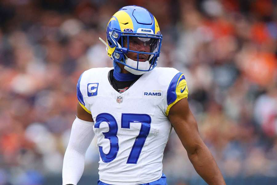 Los Angeles Rams sign safety Quentin Lake gets ready for a play