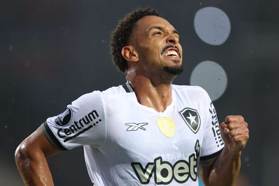 Vitinho abriu o placar em Carabobo 1x2 Botafogo