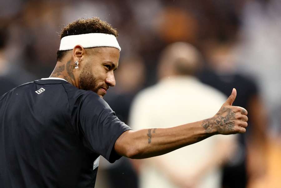 Neymar se vuelca con un seguidor del Corinthians