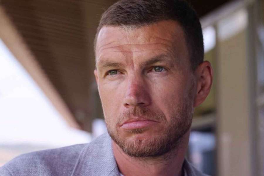 Útočník Edin Džeko se vrací do italské ligy, bude hrát za Fiorentinu.