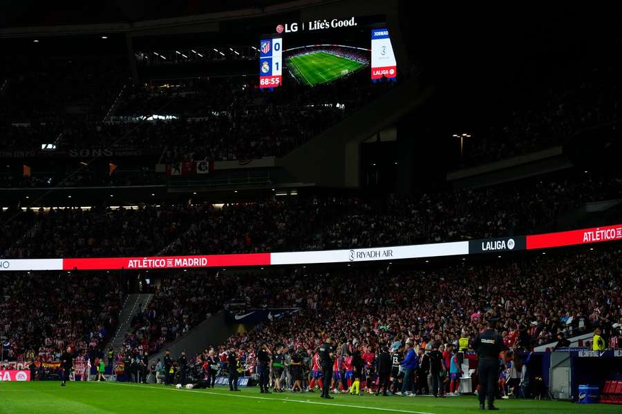 De Madrileense derby moest tijdelijk worden gestaakt