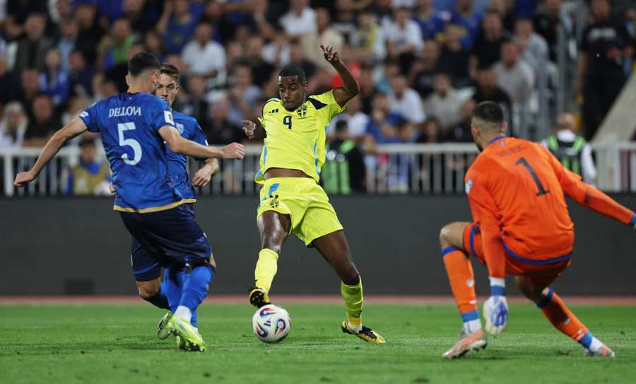 Isak on the ball vs Kosovo Isak on the ball vs Kosovo