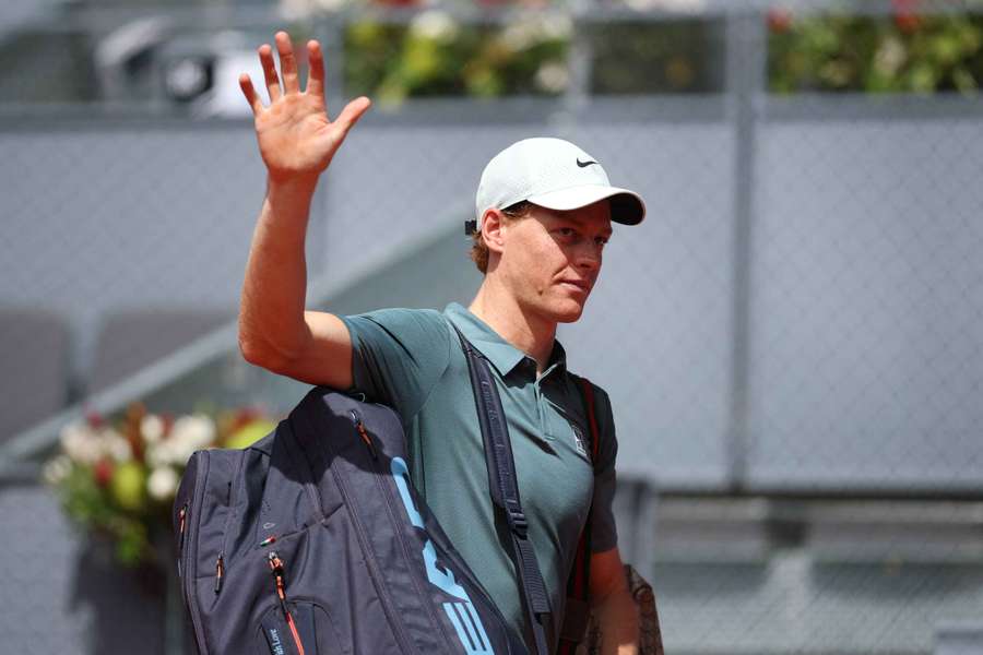 Sinner sale a pista tras vencer a Norrie