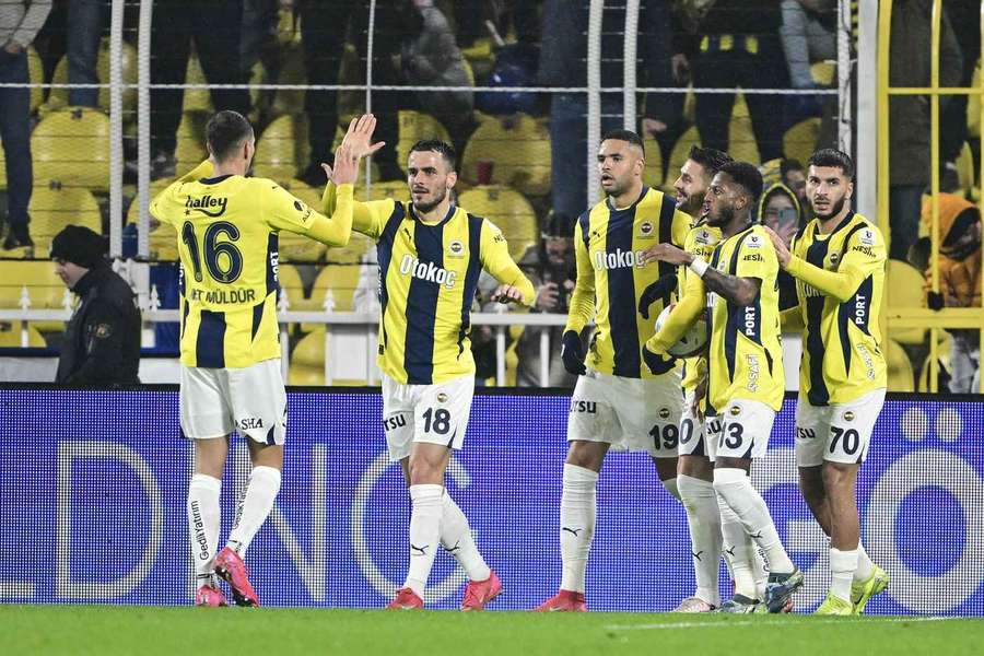 Fenerbahce crushed Antalyaspor