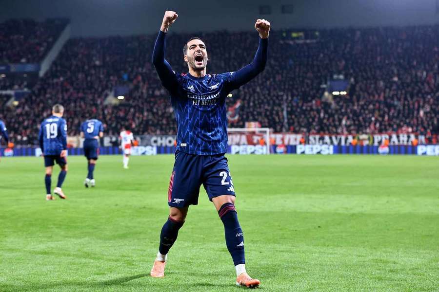 Mikel Merino feiert nach seinem zweiten Treffer.