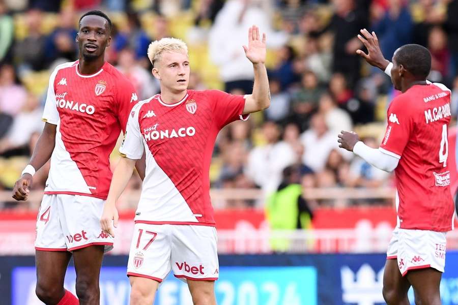 AS Monaco pokonało FC Metz i awansowało na pierwsze miejsce w tabeli. Dwa gole Gołowina