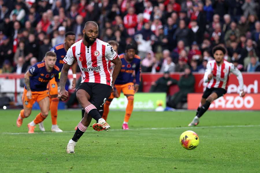 Igor Thiago scores the winning goal for Brentford from the penalty spot Igor Thiago scores the winning goal for Brentford from the penalty spot