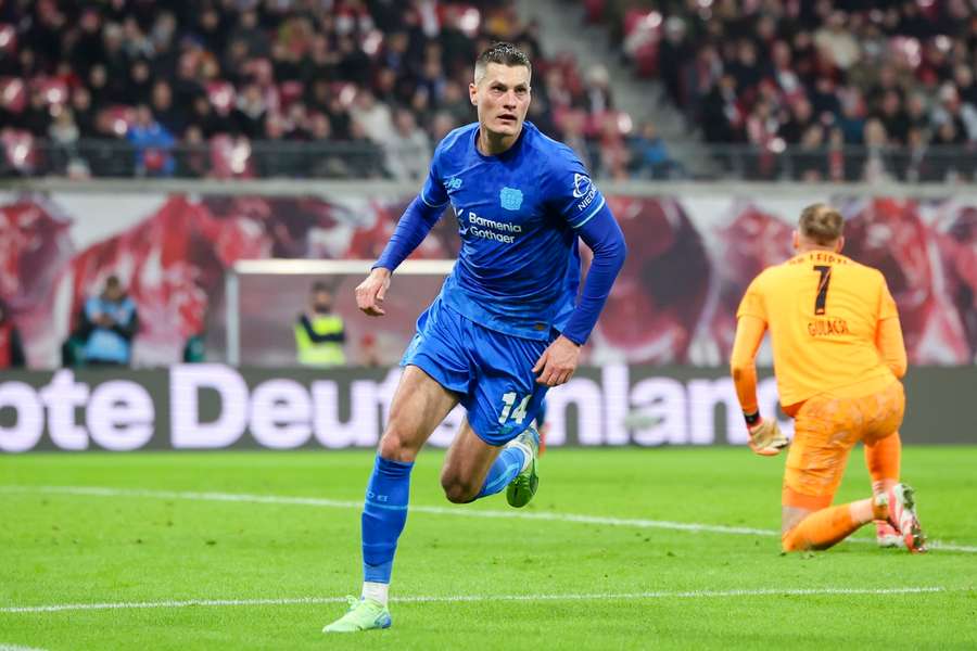 Patrik Schick dal vítězný gól Leverkusenu v zápase s Lipskem.