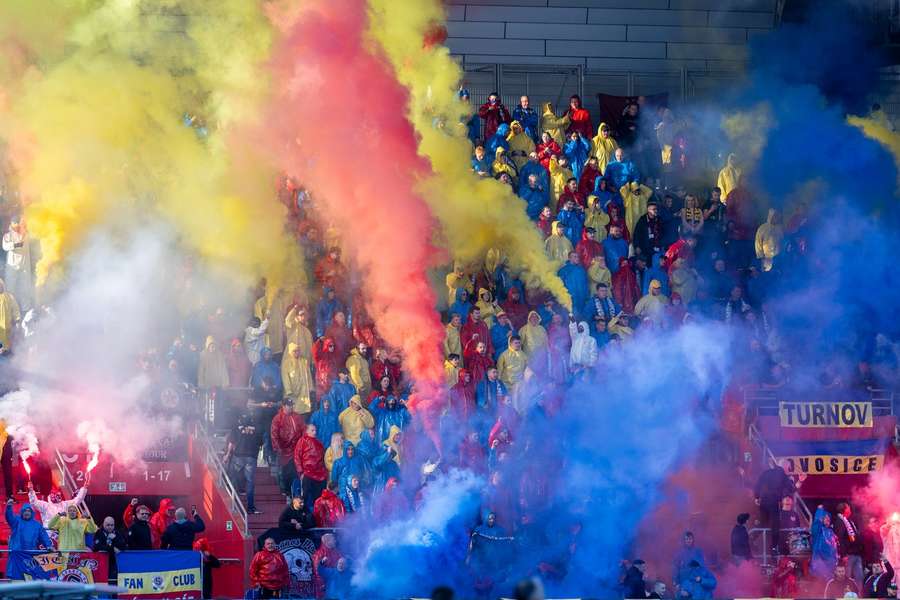 Sparta za chování fanoušků zaplatí pokutu. Sparta za chování fanoušků zaplatí pokutu.