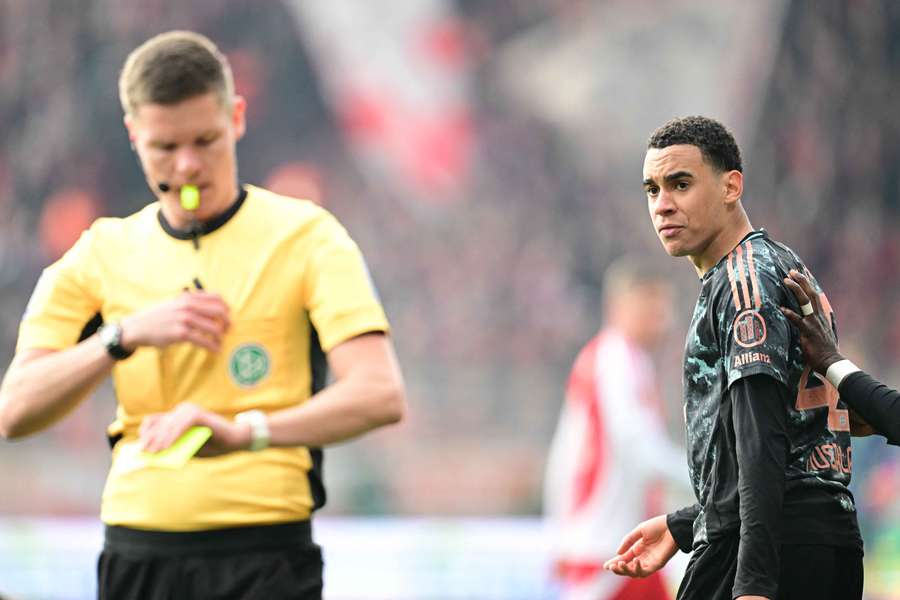 Jamal Musiala (à droite) à la fin du match de ce samedi.