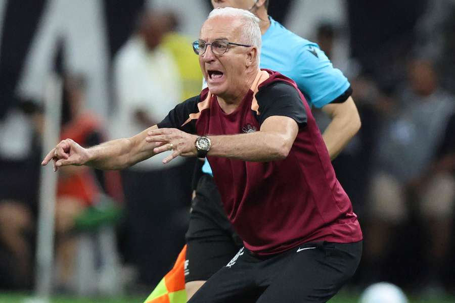 Dorival tentará dar um nó no Flamengo neste domingo (13), no Maracanã Dorival tentará dar um nó no Flamengo neste domingo (13), no Maracanã