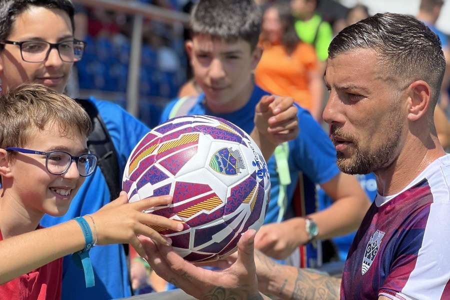 Pedro Tiba é um dos jogadores que continua no plantel flaviense