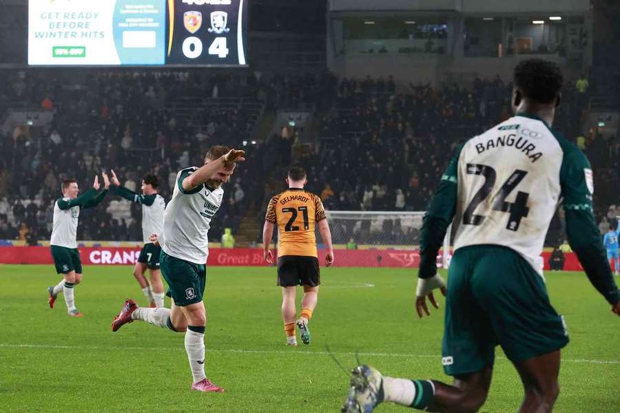 Middlesbrough blitz Hull to boost promotion push