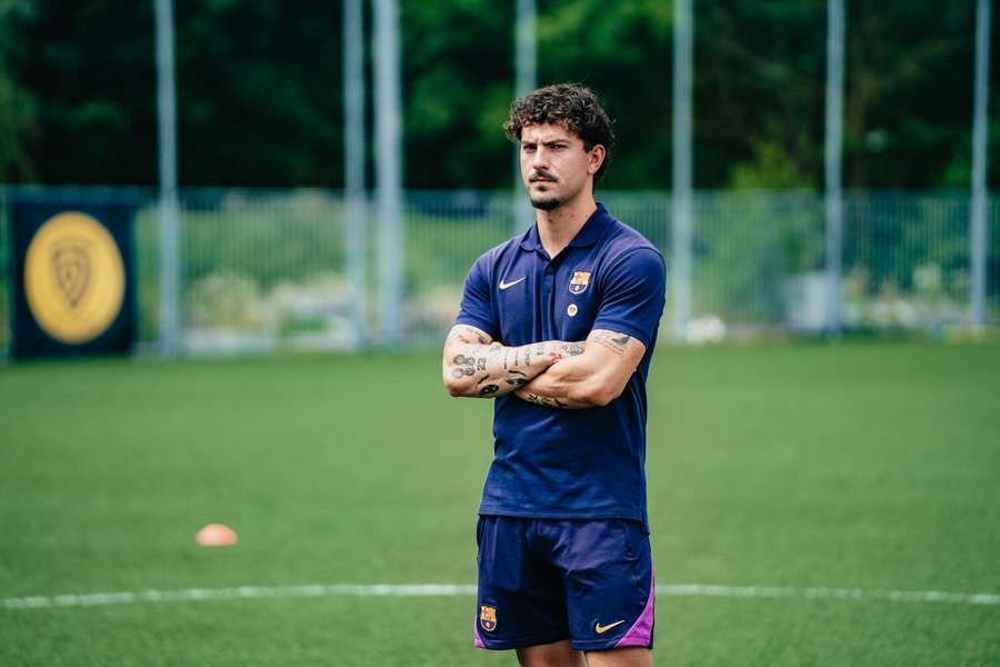 Hlavní koordinátor a trenér Barca Academy Aketza Belmonte.