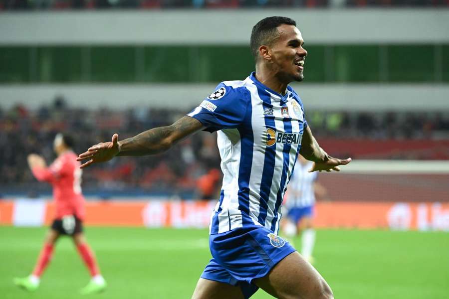 Galeno participou de todos os gols do Porto em vitória na Alemanha