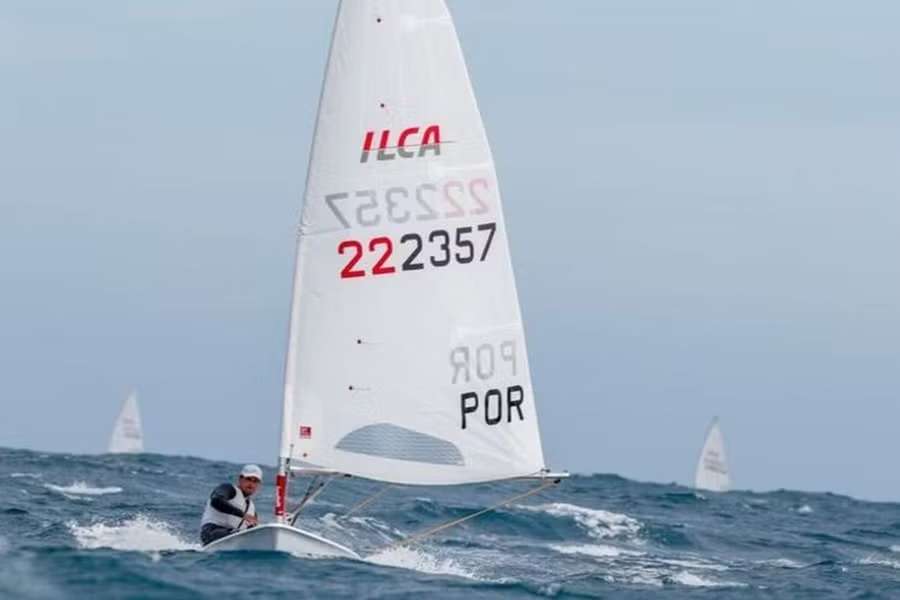 Eduardo Marques melhorou na segunda regata, com um 7.º lugar