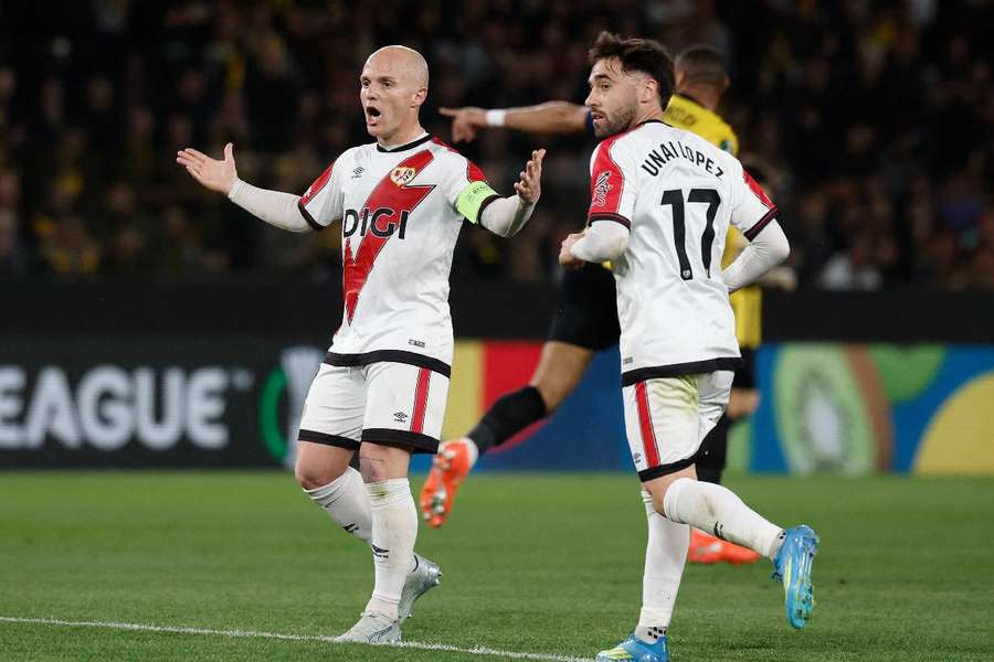 Isi, tras un gol del AEK