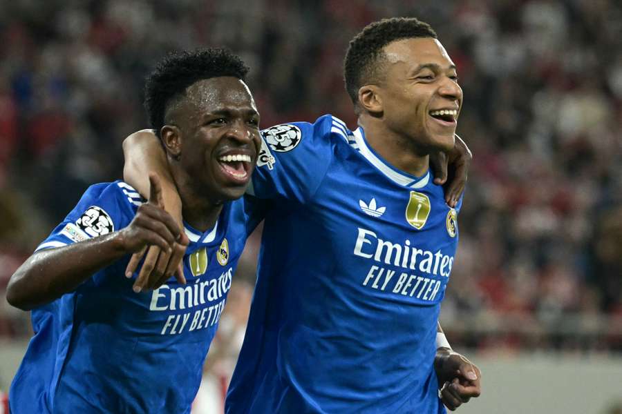 Vini Jr. e Mbappé em Olympiacos 3x4 Real Madrid