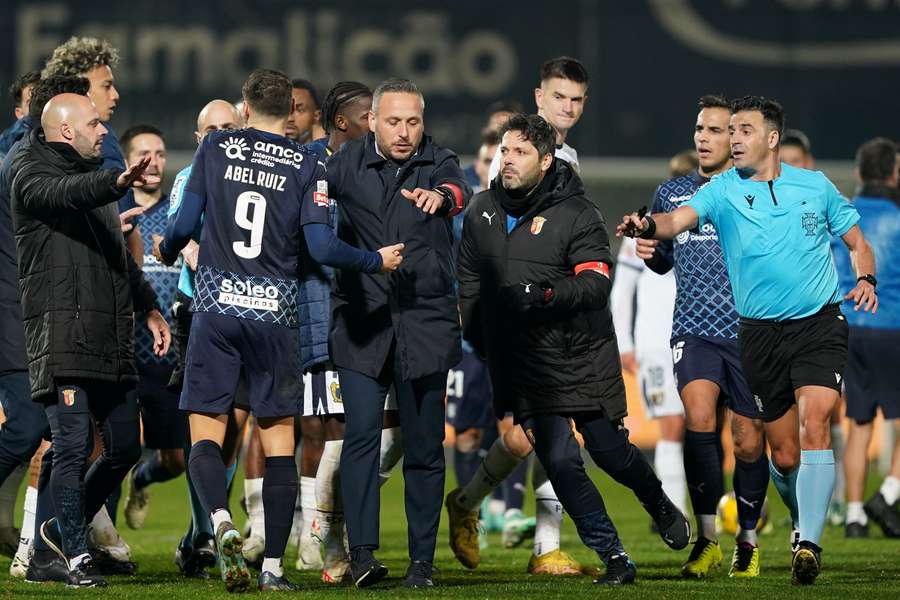 Confusão no final do jogo entre jogadores do SC Braga e Famalicão