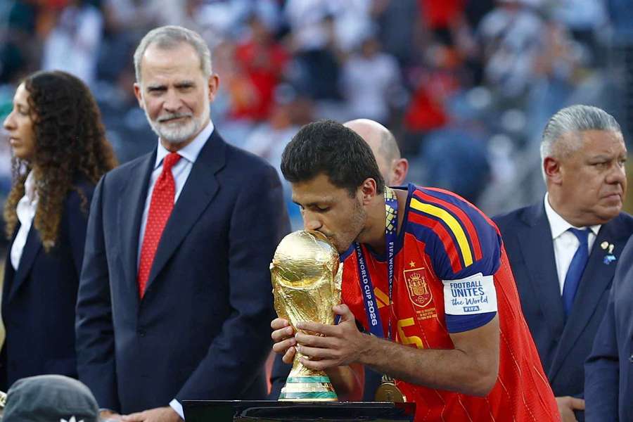 Maresca laughs off Real Madrid transfer rumours: Any manager in the world wants Rodri! Maresca laughs off Real Madrid transfer rumours: Any manager in the world wants Rodri!
