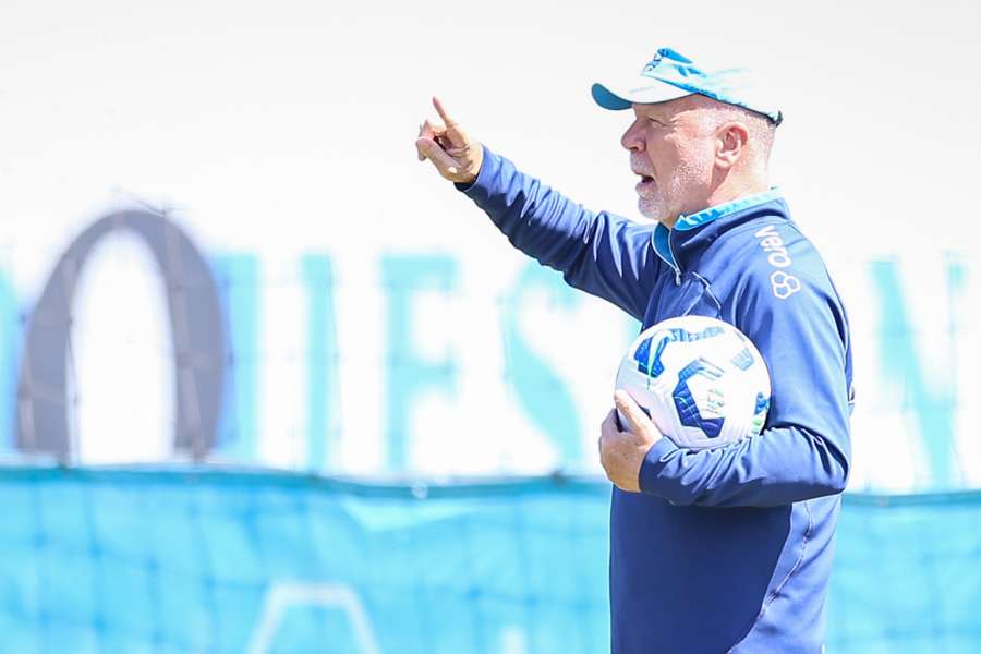 Mano Menezes não é mais técnico do Grêmio Mano Menezes não é mais técnico do Grêmio