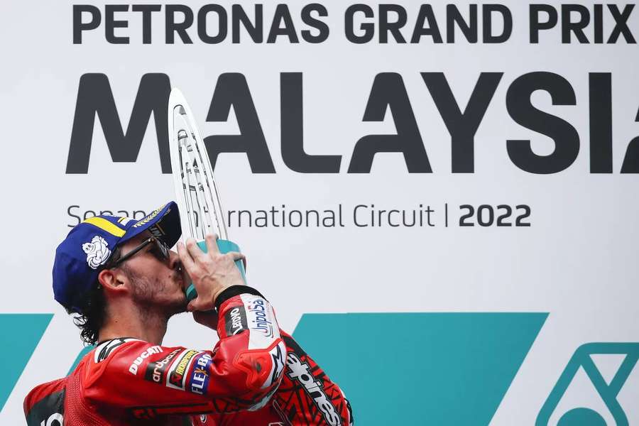 Francesco Bagnaia parte em vantagem para a decisão do título de MotoGP