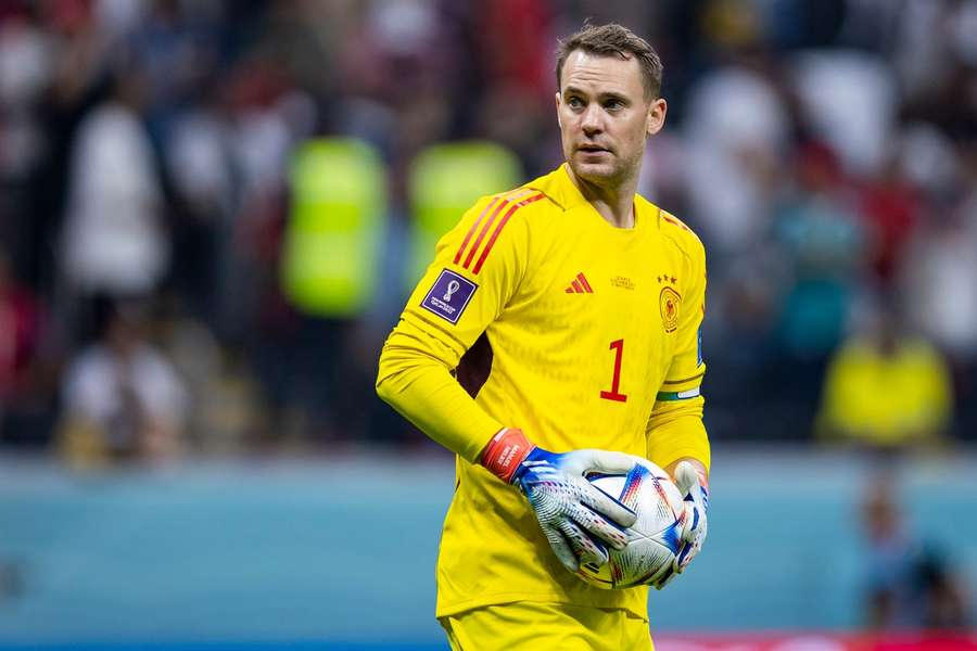 Hansi Flick não garantiu que Neuer voltará a ser titular na seleção alemã