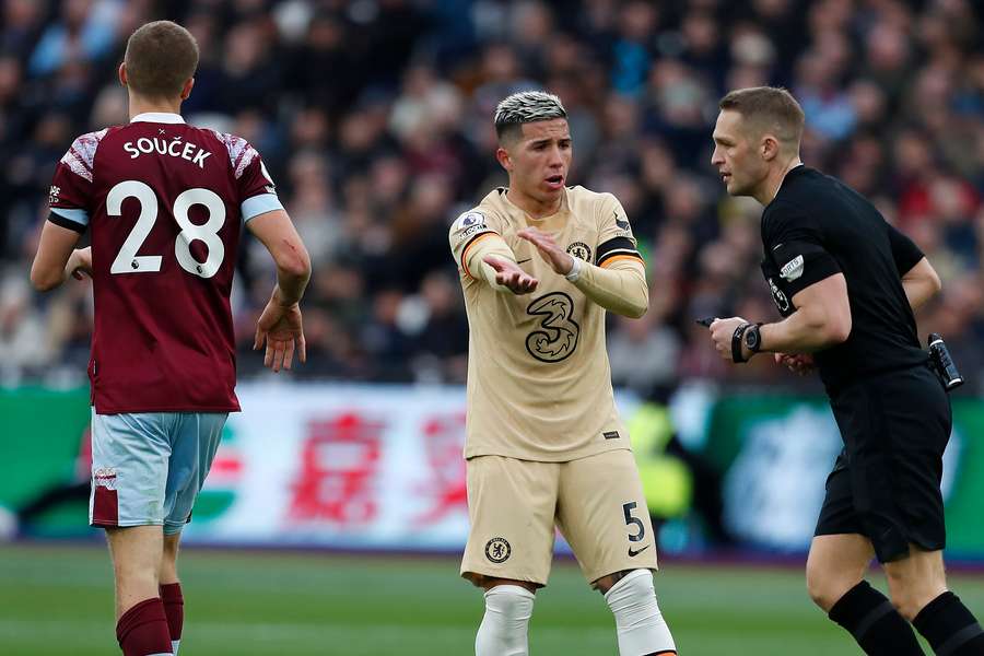 Chelsea's Argentinian midfielder Enzo Fernandez appeals to Referee Craig Pawson for a penalty