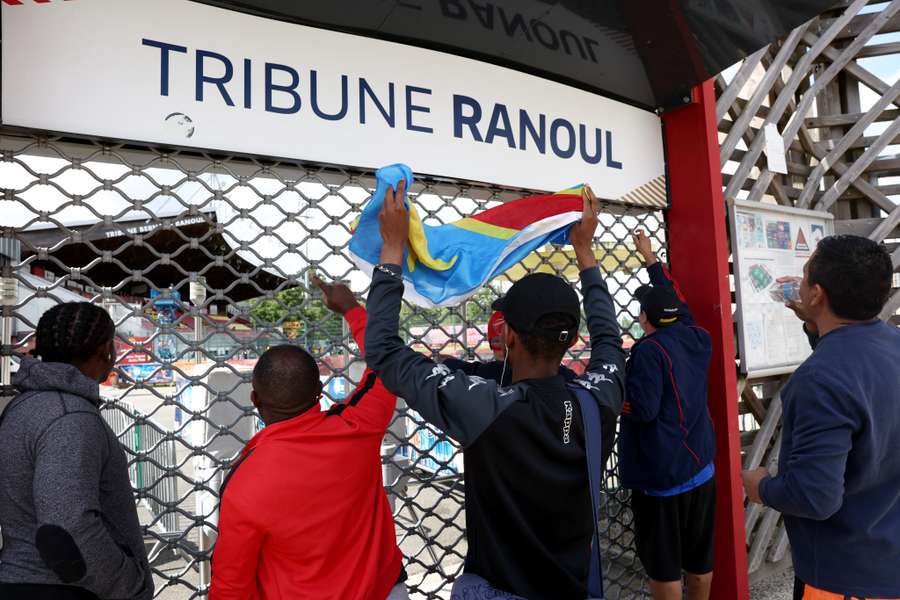 Seguidores del Congo, sin poder acceder al partido Seguidores del Congo, sin poder acceder al partido