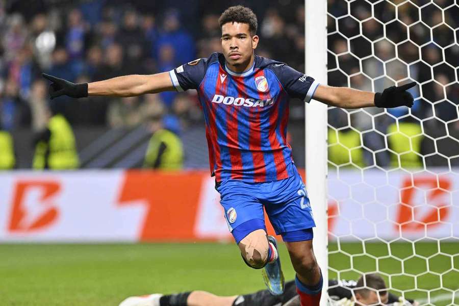 Útočník Viktorie Plzeň Christophe Kabongo slaví gól.