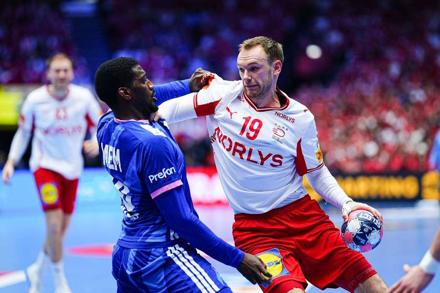 Mem versucht Gidsel zu stoppen. Mem versucht Gidsel zu stoppen.