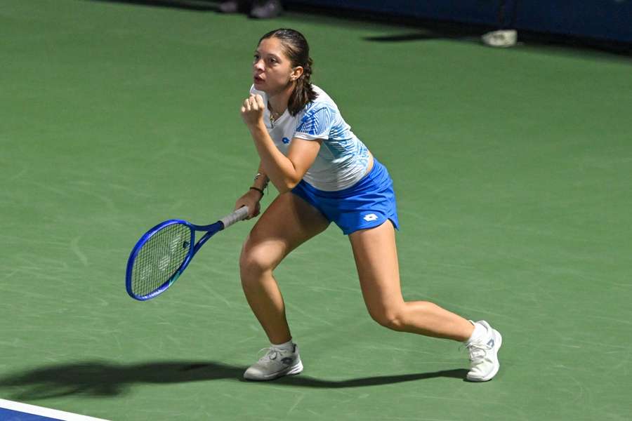 Antonia Ruzic celebrates against Emma Raducanu