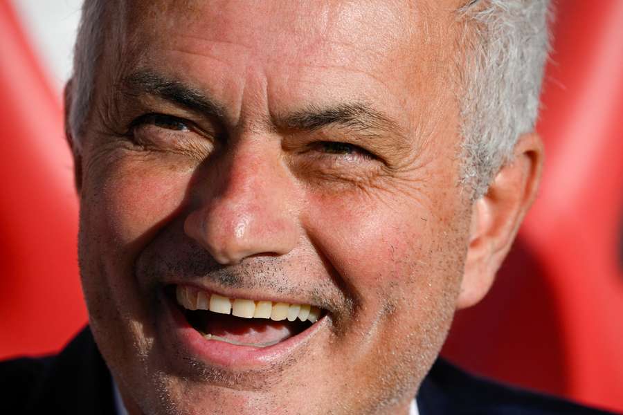 Chelsea face Benfica in the Champions League with a familiar face managing the Portuguese team.