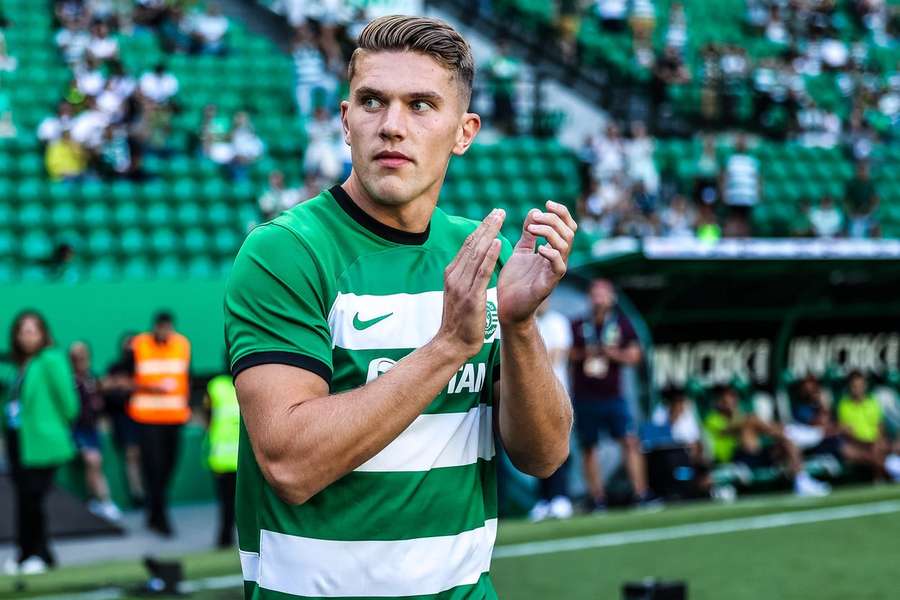 Viktor Gyökeres alinhou de início no encontro com o Villarreal