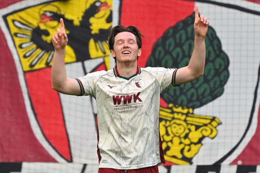 Michael Gregoritsch feiert seinen Doppelpack gegen Bayer Leverkusen.