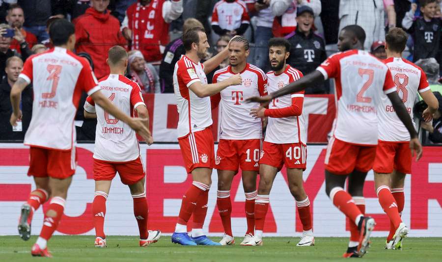 Bayern viert de tweede treffer van Kane tegen Augsburg