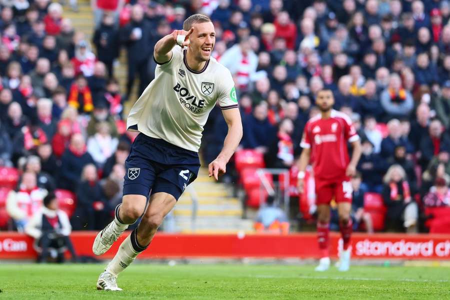 Souček a jeho radost z gólu proti Liverpoolu.