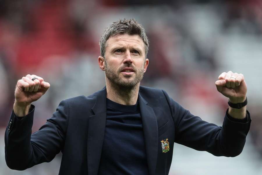 Le Bris Ready for Tough Sunderland Test Against Man Utd