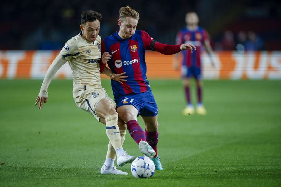 De Jong tijdens FC Barcelona - FC Porto, eind november