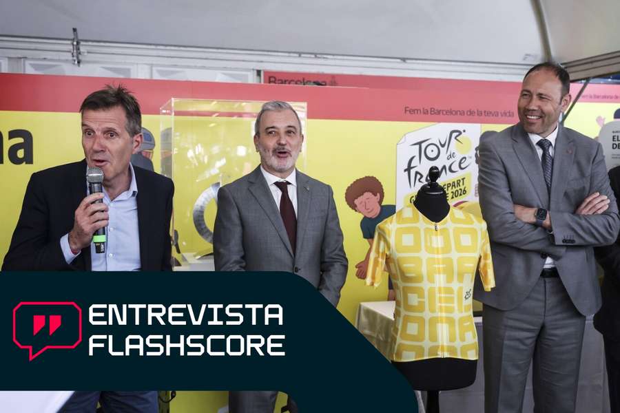 Pierre-Yves Thouault presenta el maillot junto al alcalde de Barcelona, Jaume Collboni Pierre-Yves Thouault presenta el maillot junto al alcalde de Barcelona, Jaume Collboni