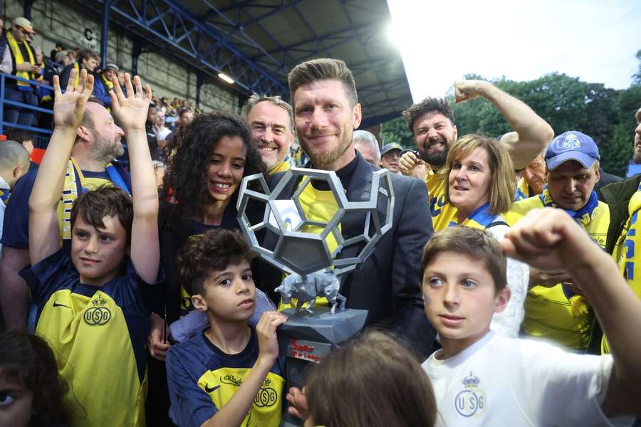 Sebastien Pocognoli with the Belgian Pro League trophy in 2025