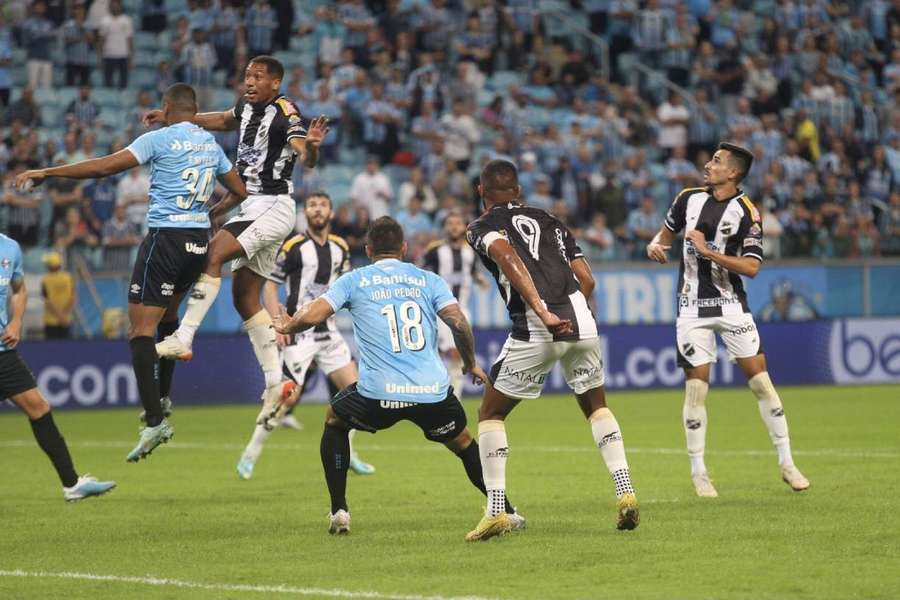 ABC fez jogo duríssimo na Arena, em Porto Alegre