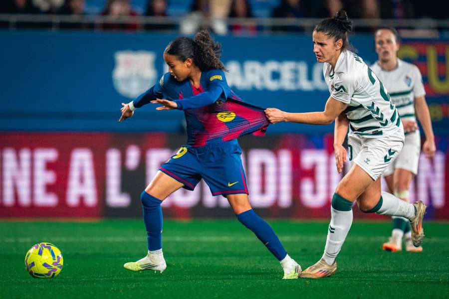 A todo se agarraron las de Badalona para sujetar al Barça