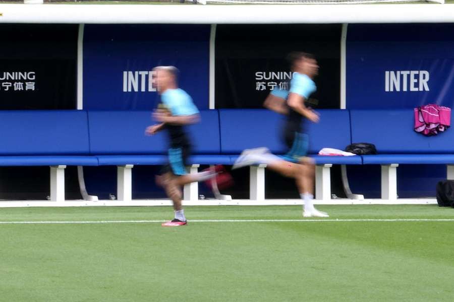 Serie A, l'Inter presenta la nuova pelle, mentre i tifosi spingono Onana a restare