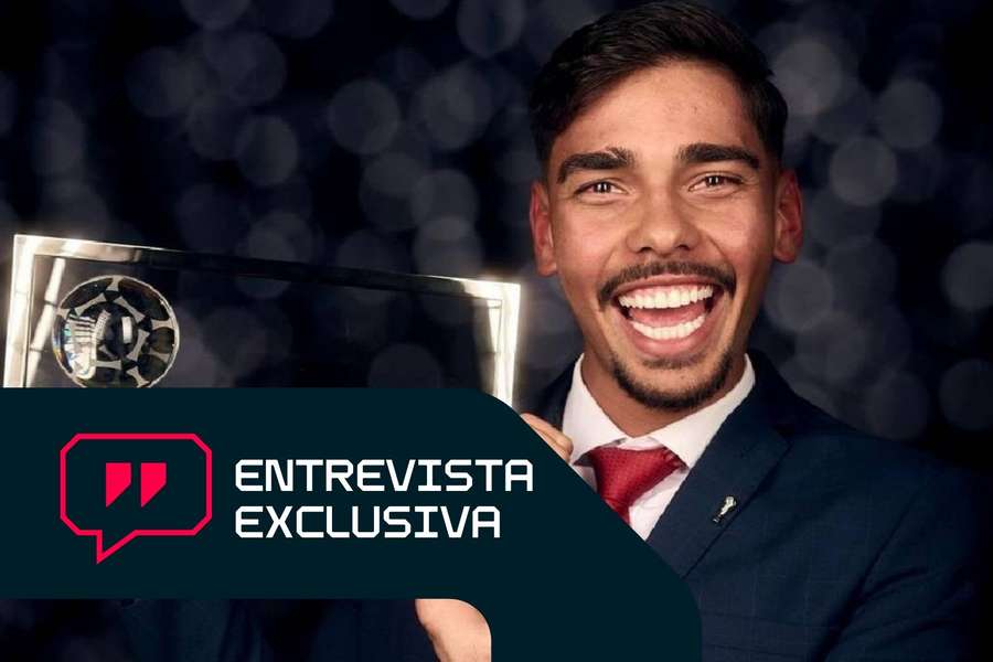 Guilherme Madruga com o prêmio de gol mais bonito do mundo de 2023